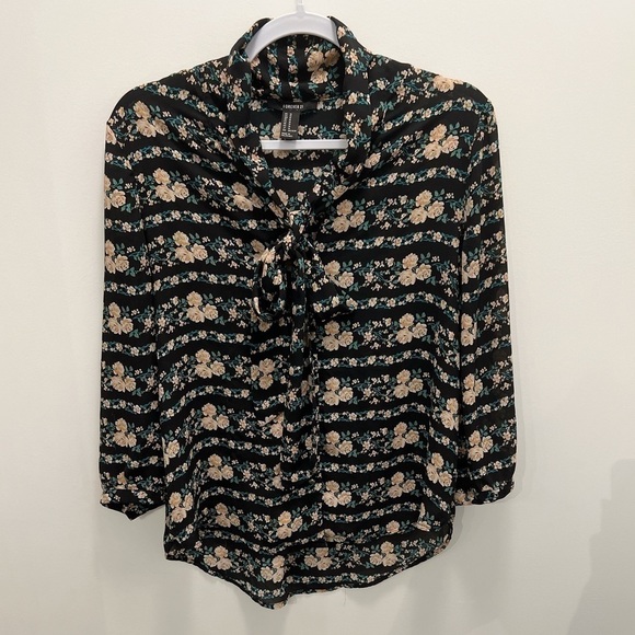 FOREVER 21 | Black Floral Tie Front Blouse size M - Picture 1 of 4